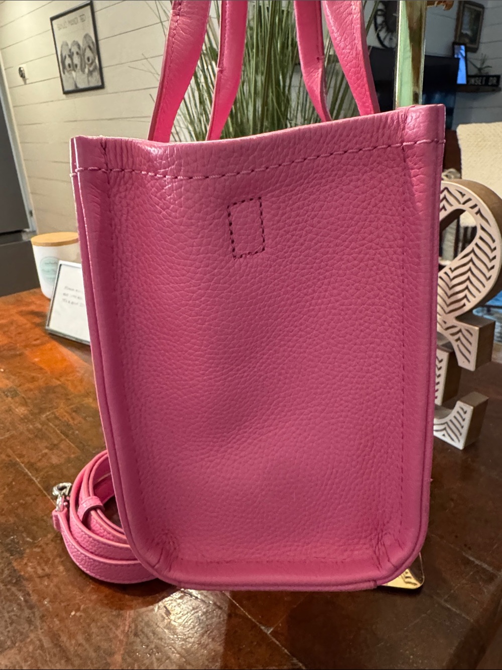 Authentic Marc Jacobs The Tote Bag Small Tote in Bright Pink - Picture 3 of 16